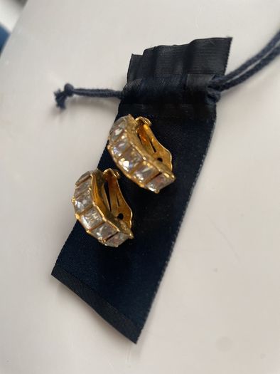 Beautiful Crystal and Goldtone Vintage Clip on Earrings