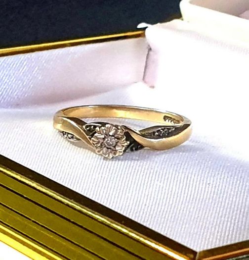 Vintage Hallmarked 9ct Gold Diamond Ring