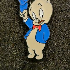 Porky pig,  pin back badge.