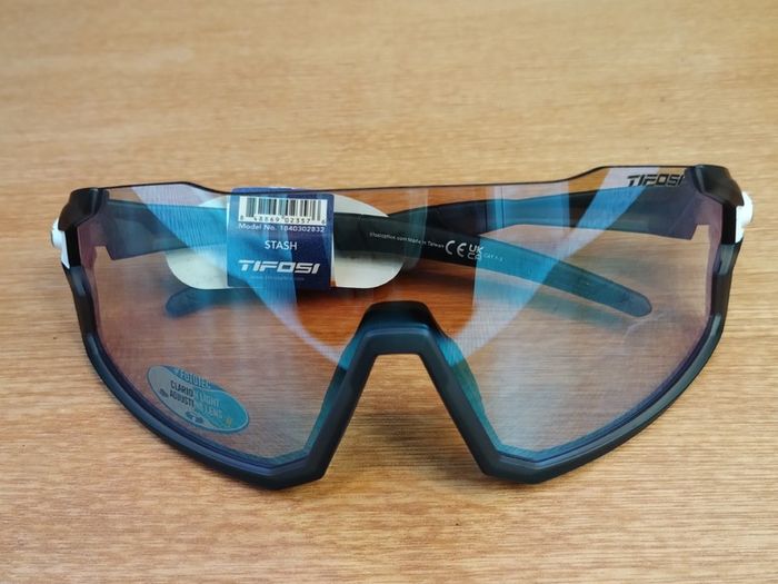 Tifosi Stash Clarion Fototec Lens Cyclist or Golf Sunglasses. Pit Viper Style