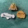 3 small vintage brooches Image 5