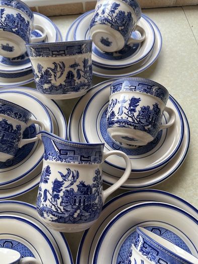 Vintage Arklow Pottery "Willow " 20 piece Teaset in Mint condition