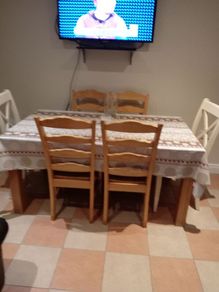 table and chairs heavy table and chairs