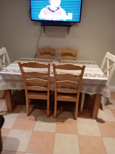 table and chairs heavy table and chairs