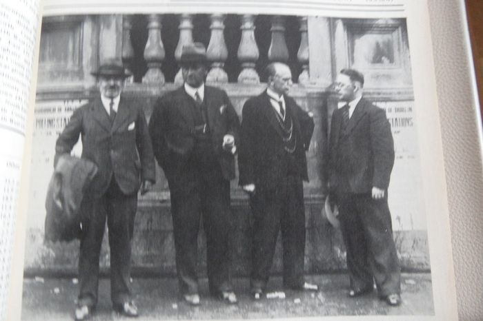 26 Counties On Irish Politics 1930's to 1980's Old Book Of The Magill Book Of Irish Politics , The Parties , The Election's The Photographs Of Sixty Years , Incorporating Election's To 81 By Vincent Brown