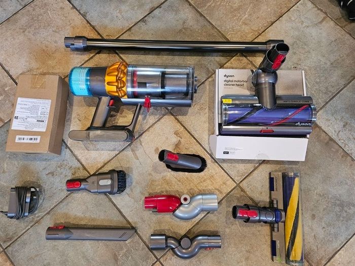 Dyson V15 absolute