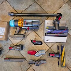 Dyson V15 absolute