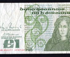 1989 Ireland IR1 Queen Medb (Maeve) Banknote Series B. Note issued 17/07/89. Serial number BAK311477