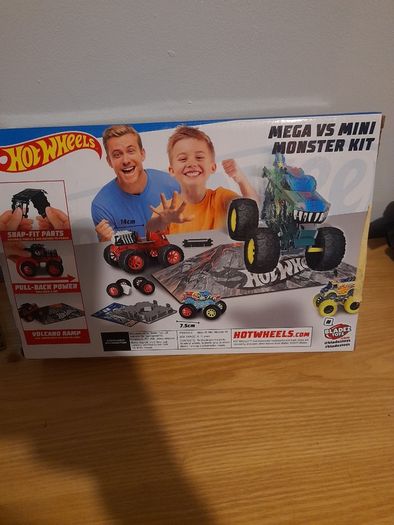 Toys new hot wheels