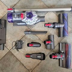 Dyson V8