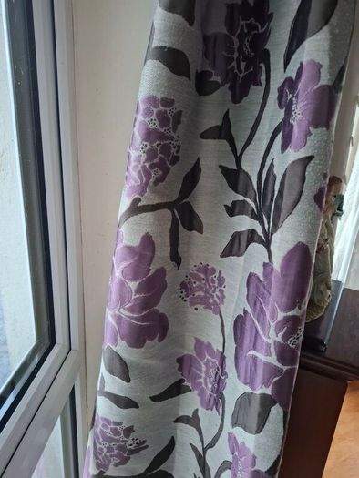 2 pairs of curtains