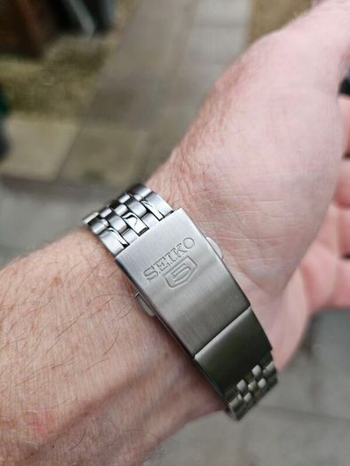 Watch Seiko 5 Automatic.