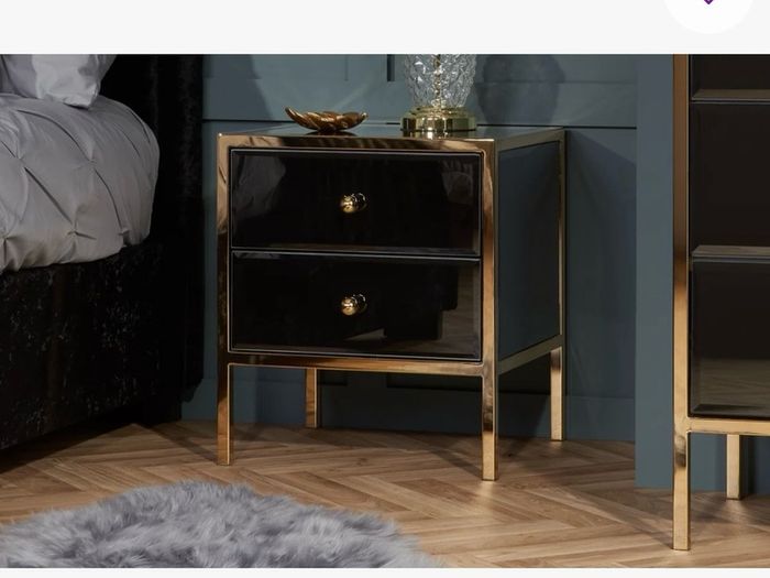 2 bedside tables with Drawers