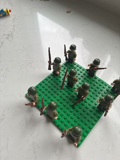 10 Lego figures