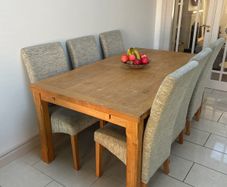Oak Dining table & 6 chairs
