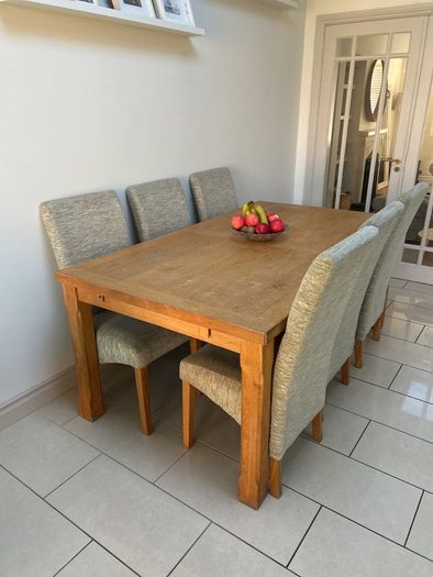 Oak Dining table & 6 chairs