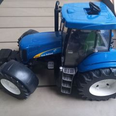 Toy tractor new holland T8040