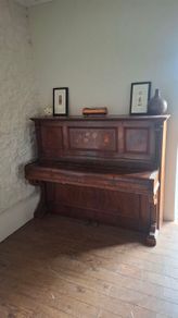 upright piano