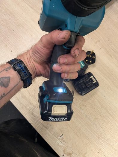 Makita 12v cxt caulk gun