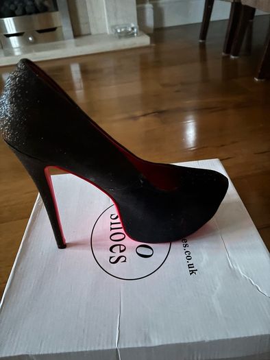 Brand new Noo glamorous size 44 glitter stiletto heels with platform