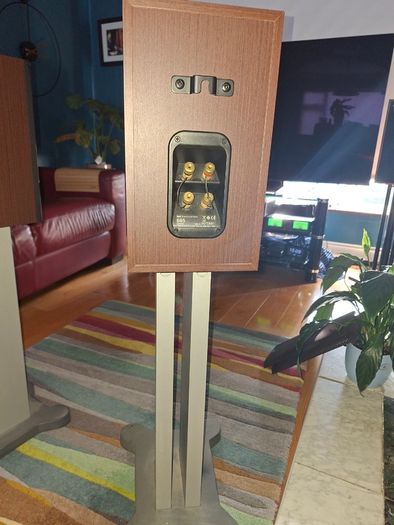 B&W 685 Speakers + Stands