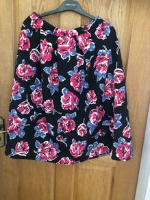 New boohoo rose skirt size 14