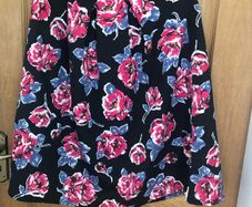 New boohoo rose skirt size 14