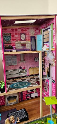 Wooden Dolls House: 3-storey, 4-foot KidKraft Uptown Model