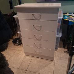Free White drawer chest