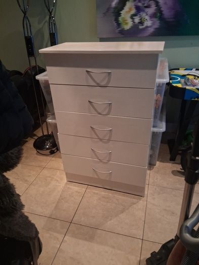 White drawer chest