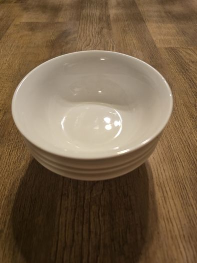 4 White Bowls