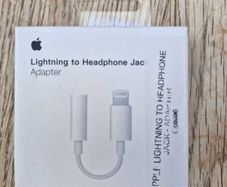 Apple lightening to headphone jack adapter