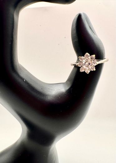 Vintage Marks & Spencer Sterling Silver Floral Cluster ring