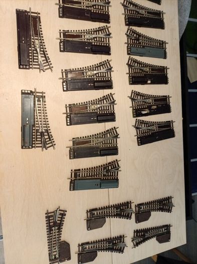 Ho/oo model train tracks 23 elect pts + 3 man pts