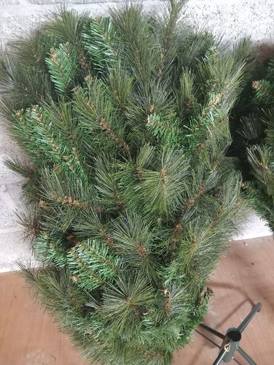 Christmas Tree - 6.5ft Slim build