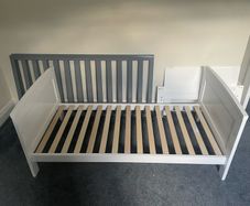 Cot bed