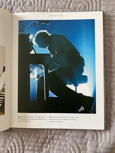 Book - Learn to play the piano & Keyboard