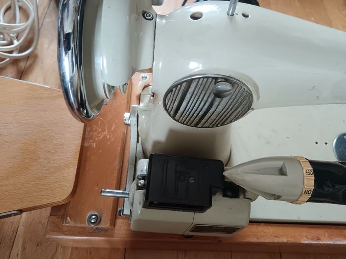 2 Sewing Machine one does zigzag right side main photo the other in left straight only just need a. Puller.  Both working