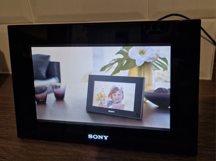 Sony S Frame