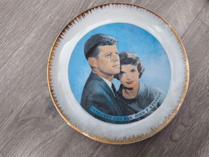 Vintage John F. Kennedy & Jackie Kennedy Commemorative Plates. Set of 2