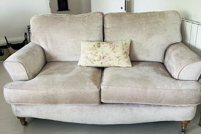 settee like new 175 cms long by 96 cms deep