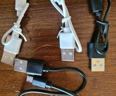 Micro USB cables x4.
