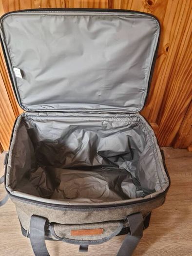 Picnic bag.
