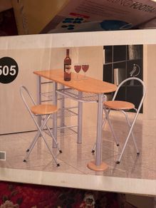 breakfast bar and stools