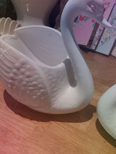 A Pair Of Vintage Ceramic Swans