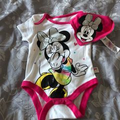 Baby grow and bib never used 6/9 mths