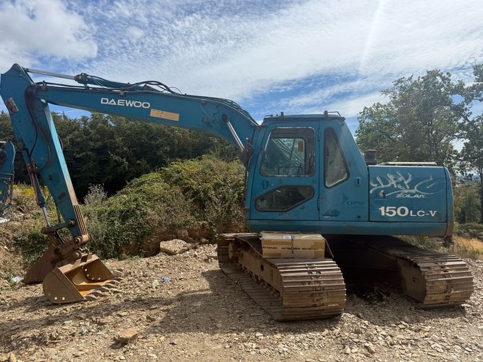 Daewoo digger excavator