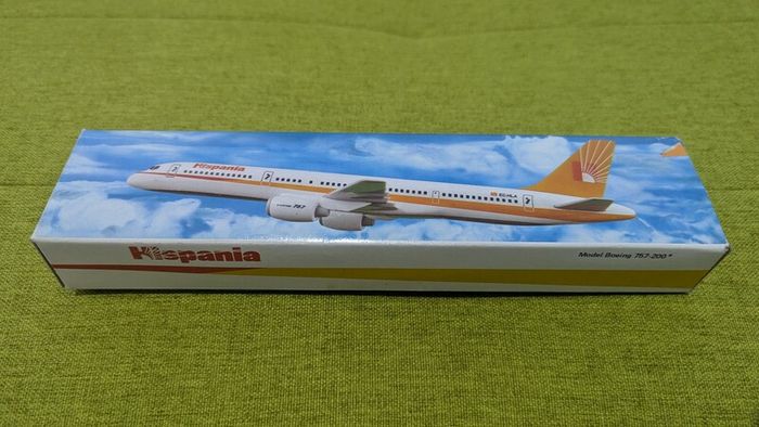 Hispania 1:200 scale model airplane, Boeing 757 aircraft, NEW