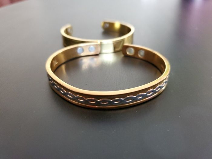 Magnetic bangles