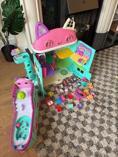 Gabbys dollhouse, boat and accessories